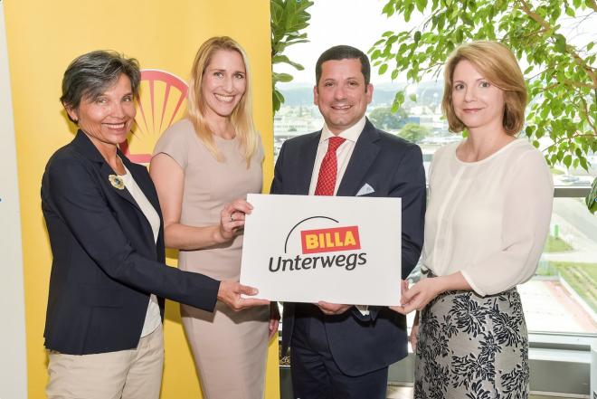 v.l.n.r.: Helga Posch-Lindpaintner, Geschäftsführerin Shell Austria, Astrid Adamek, Leiterin Tankstellengeschäft Shell Austria, Marcel Haraszti, Vorstand REWE International AG, Alexandra Draxler-Zima, Vorstandsvorsitzende ADEG AG.