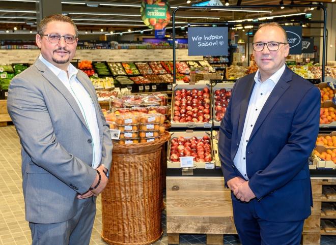 Merkur Marktmanager Sasa Nikolic (li.) und Billa Merkur Österreich Vertriebsleiter Karl Wallner.