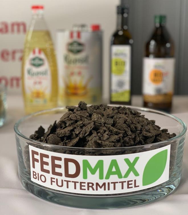 Mit den Bio-Futtermitteln kann in der Produktion von Fleisch, Milch und Eiern eine verantwortungsvolle Tierhaltung aufrecht erhalten werden.