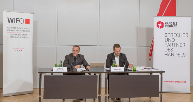 Marcus Scheiblecker und Rainer will bei der Präsentation der Zahlen