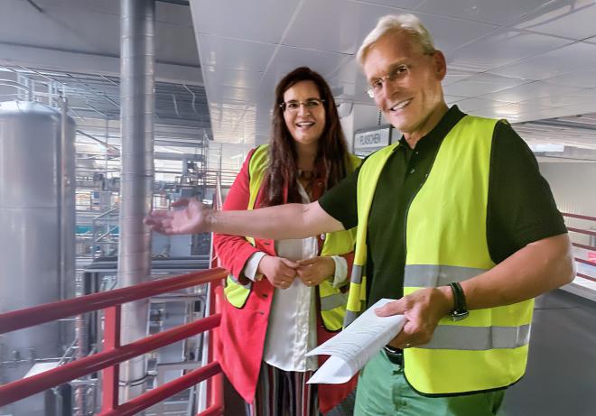 Gabriela Straka, Geschäftsleitung Brau Union Österreich und Andreas Urban, Brauerei Schwechat