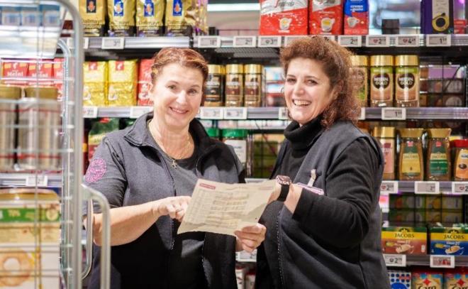 Marktmanagerin Manuela Gabl mit Kollegin Doris