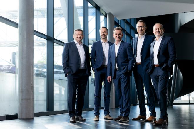 Ein Pfeiler der stabilen Unternehmensstruktur ist das langjährig eingespielte Managementteam bei KNAPP (v.l.n.r.): Bernhard Rottenbücher (EVP), COO Franz Mathi, Heimo Robosch (EVP), CFO Christian Grabner, CEO Gerald Hofer)