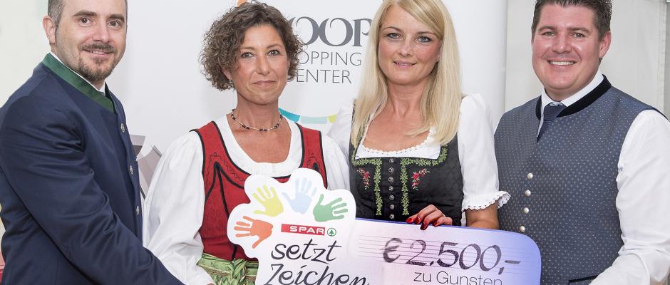 Eurospar spendet bei Eröffnung