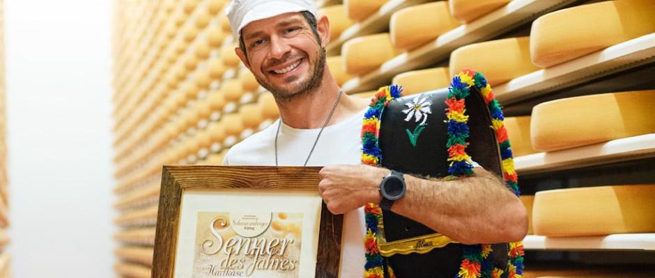 Senner des Jahres Daniel Fink im Käsekeller der Sennerei Riefensberg