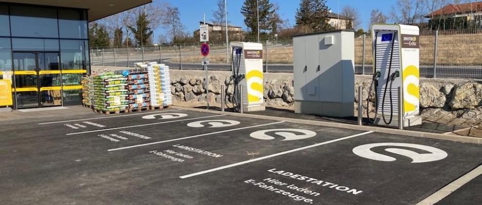 Große Retailer setzen auf SMATRICS EnBW als E-Mobilitäts-Partner