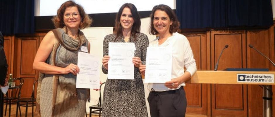 Im Rahmen der Verleihung des Austrian Sustainability Award 2022 durfte Frau Christina Holweg gemeinsam mit Frau Eva Lienbacher und Frau Christine Vallaster von der FH Salzburg die Prämierung für 2. Platz in der Kategorie „Kategorie Kommunikation und Entscheidungsfindung“ entgegennehmen.