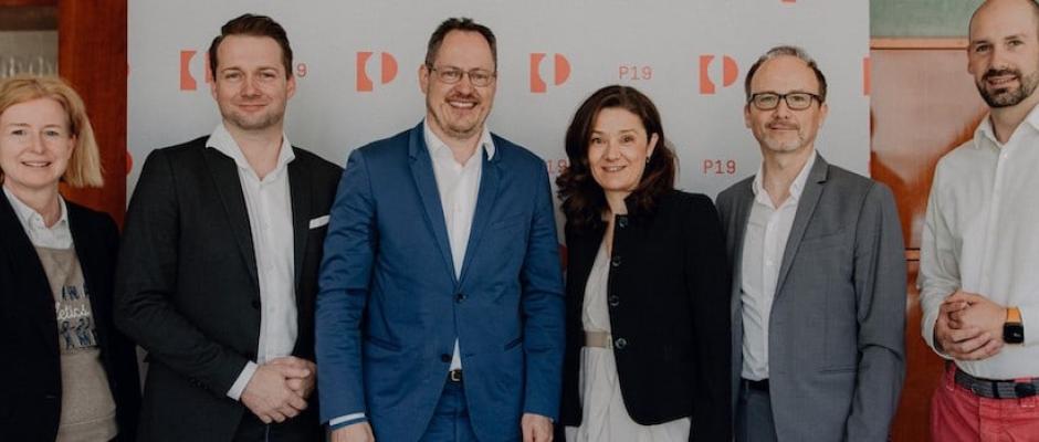 Zahlungsverkehr: Im Bild (v.l.n.r.) - Birgit Kraft-Kinz, Rainer Will, Rainer Trefelik, Petia Niederländer, Rainer Schamberger, Martin Sprengseis