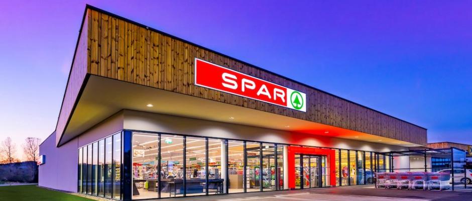 Spar reduziert die Beleuchtung der Märkte und spart damit 800 MWh Strom jährlich ein. Mit diesen und zahlreichen weiteren Maßnahmen setzt sich Spar für Energieeinsparungen ein.
