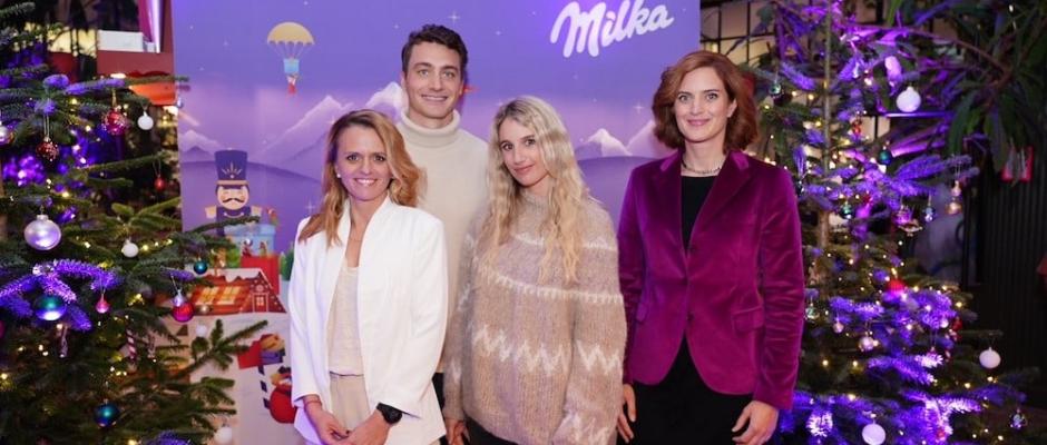 Die Milka Weihnachtssaison ist eröffnet (vlnr): Nina Mahnik, Marketing Managerin Mondelez Österreich, Alessandro Hämmerle, Anna Gasser, Elisabeth Hülsmann, Managing Director Mondelez Österreich