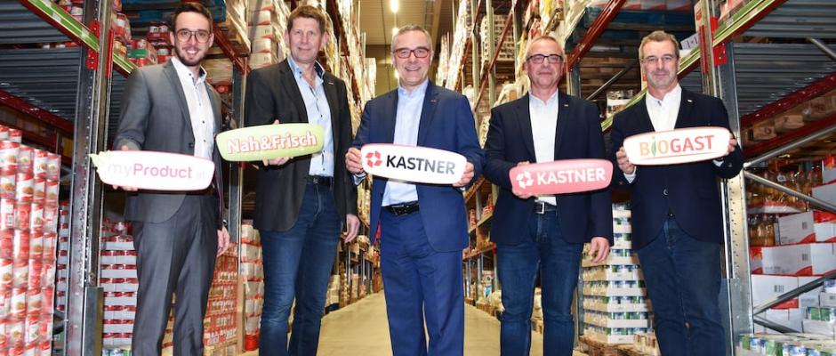 Die Kastner Geschäftsführer rund um KR Christof Kastner freuen sich über das Rekordjahr 2022. v.l.n.r.: Rainer Neuwirth MA, Andreas Blauensteiner MBA, KR Christof Kastner, Prok. Alfred Hackl, Mag. Herwig Gruber.