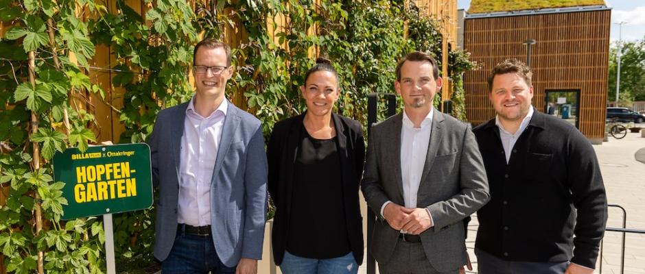 Ottakringer & Billa mit grünem Pilotprojekt: Harald Mayer (Geschäftsführer Ottakringer Brauerei), Nicole Döring (Billa Plus Marktmanagerin in Baden), Stefan Weinlich (Billa Vertriebsdirektor in Niederösterreich), Martin Eicher (Marketingleiter Ottakringer Brauerei) 