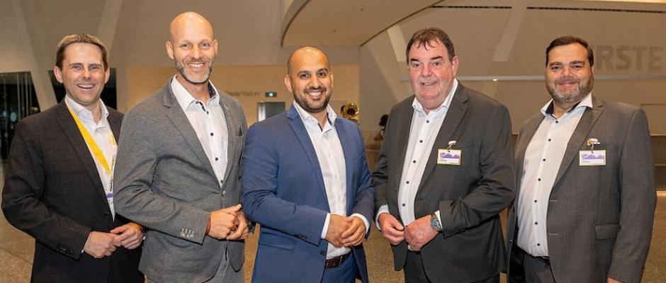 (v.l.n.r.): Kurt Aschbacher (Billa Vertriebsdirektor), Peter Gschiel (Billa Vertriebsdirektor), Hamed Mohseni (Billa Vertriebsdirektor), Edelbert Schmelzer (Billa Vertriebsleiter) und Gerhard Haubmann (Billa Vertriebsleiter) ließen sich das Startup Innovationsdinner am Erste Campus nicht entgehen.