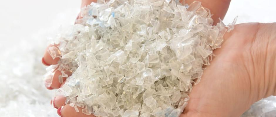 Greiner Recycling produziert selbst r-PET-Flakes.