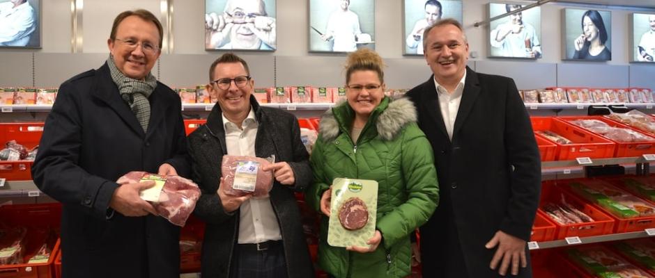 V.l.n.r.: Mag. Matthias Stadler (Bürgermeister St. Pölten), Wiesbauer-Geschäftsführer Thomas Schmiedbauer, Sylvia Camondo (Wiesbauer Gourmet) und Ernst Stocker (Geschäftsführer Wiesbauer-Gourmet)