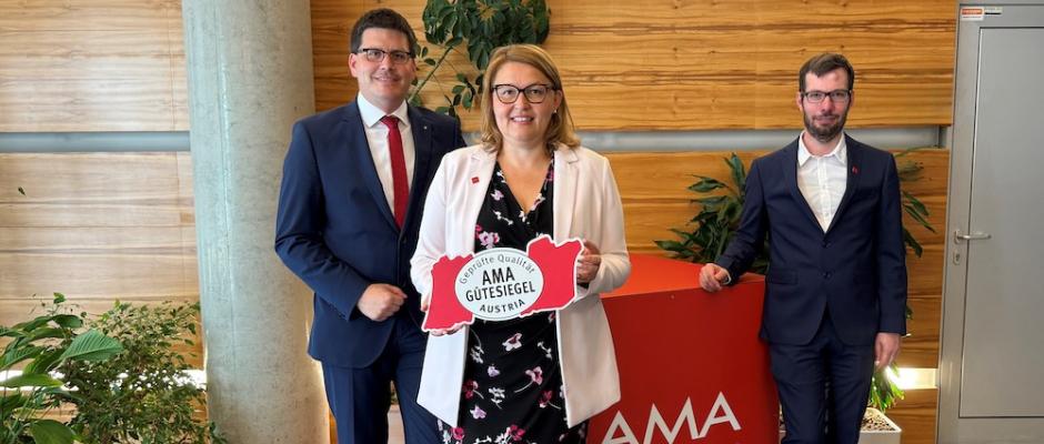 Lorenz Mayr, Aufsichtsratsvorsitzender der AMA-Marketing, AMA-Geschäftsführerin Christina Mutenthaler-Sipek und  Georg Leitner, Leiter der Qualitätssysteme der AMA-Marketing (v. l.) bei der Präsentation der neuesten Aktivitäten.