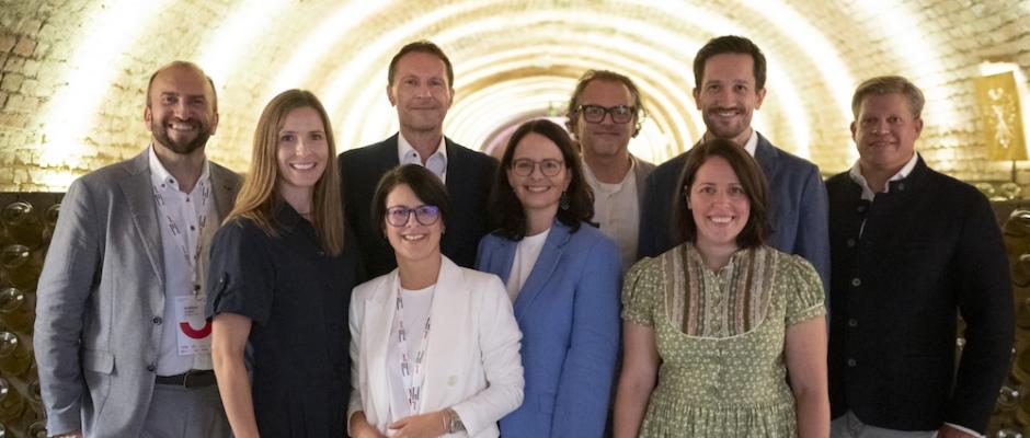 Die Speaker:innen des Abends, v.l.n.r.: MCÖ-Vizepräsident Andreas Ladich, Bettina Ullmann-Halm, Ulf Schöttl, Regina Loster, Julia Hrabal, Christian Binder, Matthias Pöll, Kathrin Brandtner und Claus Hofmann-Credner