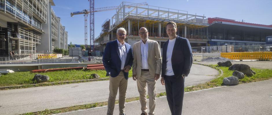 Europark Zubau: v.l.n.r. Mag. Christoph Andexlinger (SES-CEO und Europark-Geschäftsführer), Mag. Marcus Wild (Spar Immobilienvorstand), Mag. Manuel Mayer (Eurospark-Center-Manager)   