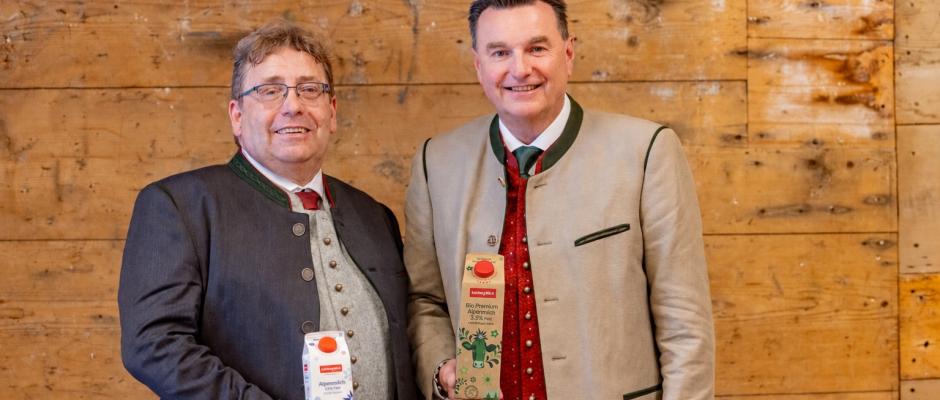 SalzburgMilch hält auch in Krisenzeiten an strengen Bio-Grundsätzen fest:  Robert Leitner, Obmann der Salzburger Alpenmilch Genossenschaft, Andreas Gasteiger, Geschäftsführer SalzburgMilch