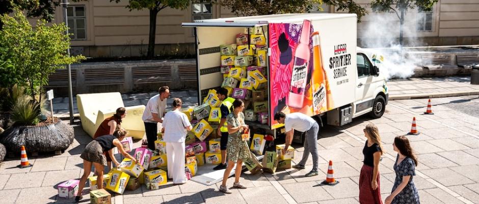 Stibitzer macht eine vermeintliche LKW-Panne zur lässigsten Sampling-Aktion des Sommers.
