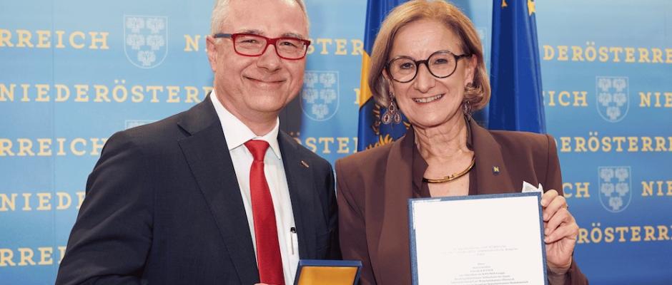 Im Bild v. l. n. r.: KR Christof Kastner (geschäftsführender Gesellschafter KASTNER Gruppe) und Landeshauptfrau Johanna Mikl-Leitner