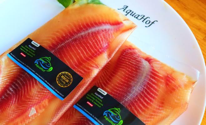 Frischer Fisch aus Gänserndorf: Der AquaHof startet die regionale Belieferung von Handel und Gastronomie mit frischem Wels und Karpfen aus nachhaltiger Aufzucht.