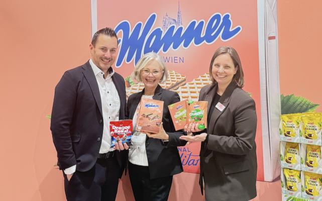 Das Manner-Team auf der ISM (v.l.n.r.): Verkaufsdirektor Manuel Sieber, Geschäftsführerin Sabine Brandl und Karin Steinhart, Leiterin Unternehmenskommunikation