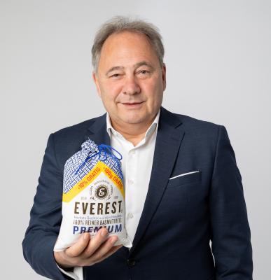 Hannes Winkelbauer stärkt seine Asia-Kompetenz mit der Marke Everest.