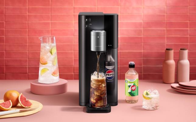 Mit dem Ultimate Multi-Drink Getränkesprudler macht es Sodastream erstmals möglich, zuhause Softdrinks auf Knopfdruck fertig zuzubereiten.
