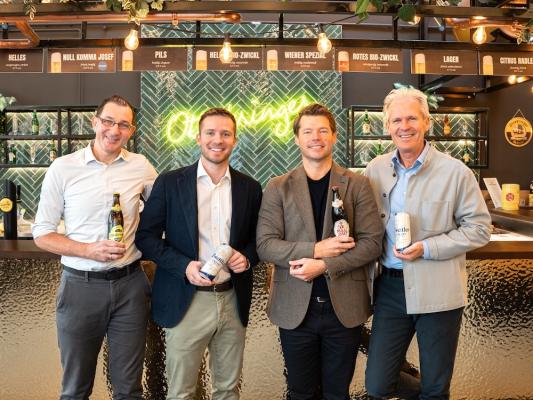 V.l.n.r.: Tobias Frank (Ottakringer Brauerei), Karl Schwarz Junior (Zwettl), Florian Hochebner (Ottakringer Brauerei), Karl Schwarz (Zwettl)