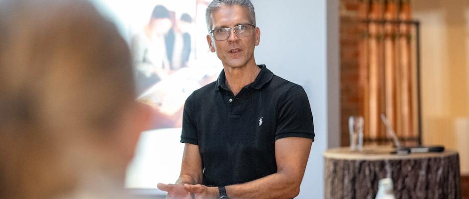 Braumeister Christian Huber erklärt das Engagement der Brauerei Wieselburg in der Region.