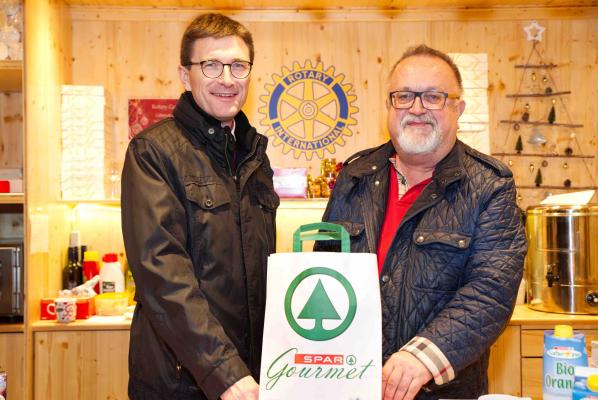 Spar hilft Rotary