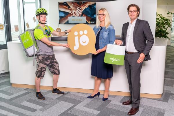Ulrike Kittinger und Mario Günther Rauch – Geschäftsführer des jö Bonus Club – heißen mjam im Club willkommen.