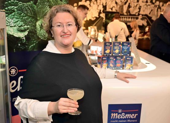 Karin Stainer präsentiert Cold Tea