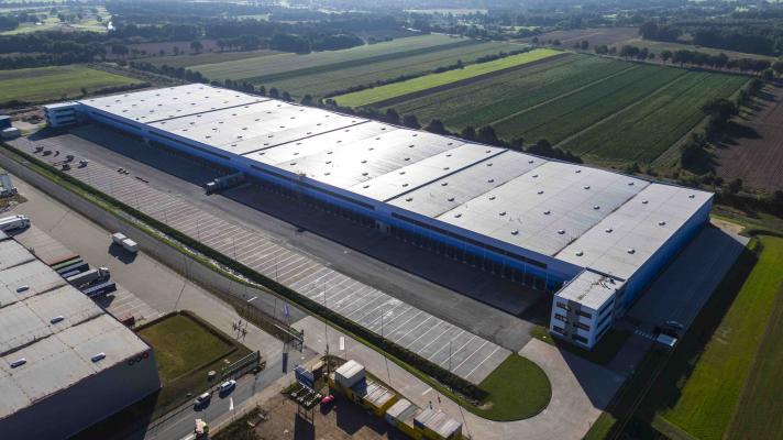 Amazon Verteilzentrum neu in Wien, als Beispiel hier das Logistikzentrum im deutschen Winsen. 