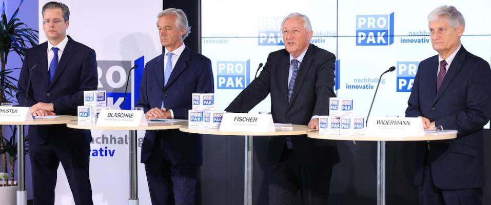 v.l.n.r.: Marko Bill Schuster (COO Mondi Functional Paper and Films), Andreas Blaschke (Geschäftsführer MM Packaging International), Georg Dieter Fischer (Obmann PROPAK),  Martin Widermann (Geschäftsführer PROPAK)
