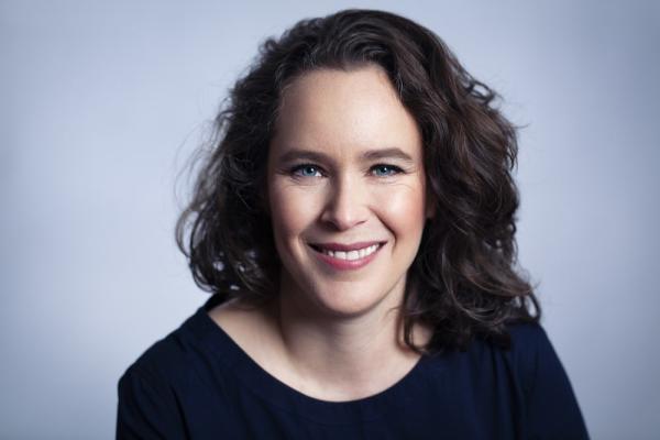 Marianne Schulze ist Social Sustainability Expertin bei PwC Österreich. Seit März 2022 berät die Juristin mit Menschenrechtsfokus Kunden unter anderem bei der Risiko-Analyse ihrer globalen Lieferketten und der damit verbundenen Sorgfaltspflichten. Soeben wurde sie in den Universitätsrat der Paris Lodron Universität Salzburg gewählt.