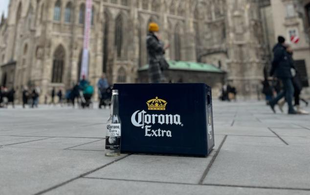 Seit Jänner 2023 wird Corona-Bier in Österreich nur mehr in Pfandflaschen ausgeliefert.