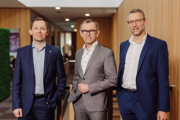 Mag. Thomas Krahofer übernimmt die Geschäftsführung von Klaus Hraby. v.l.n.r.: DI (FH) Bernhard Stöhr, MBA, Klaus Hraby, Mag. Thomas Krahofer. 