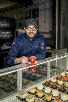 Der Wiener Premium-Kaffeeröster Julius Meinl hat den mehrfach ausgezeichneten Konditor und Autor Antonio Bachour als globalen Markenbotschafter gewonnen.