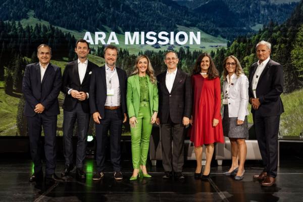 ARA 30 Jahre: Martin Prieler (ARA), Harald Hauke (ARA), Günther Lehner (ALPLA), Ina Sabitzer (Moderatorin), Peter Oswald (Mayr-Melnhof), Sonja Zak (Lenzing), Marianne Neumüller-Klapper (Nespresso), Roland Wernik (Salzburg Wohnbau)