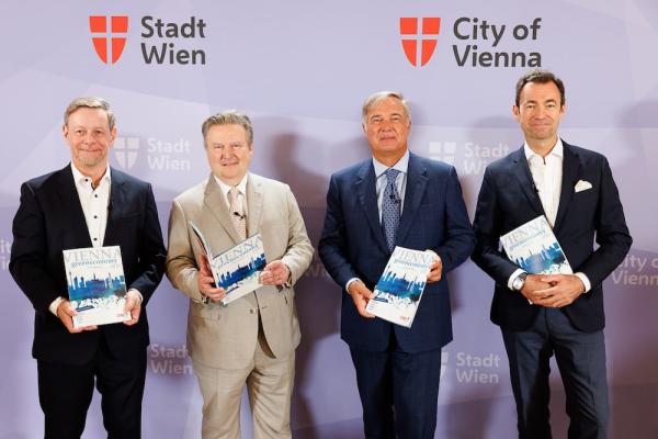 Wiens Bürgermeister Michael Ludwig (2.v.l.), der Wiener-Wirtschaftskammer-Präsident Walter Ruck (2.v.r.), ARA-Vorstandssprecher Harald Hauke (ganz rechts), Kelly's Managing Director Operations Thomas Buck (ganz links)