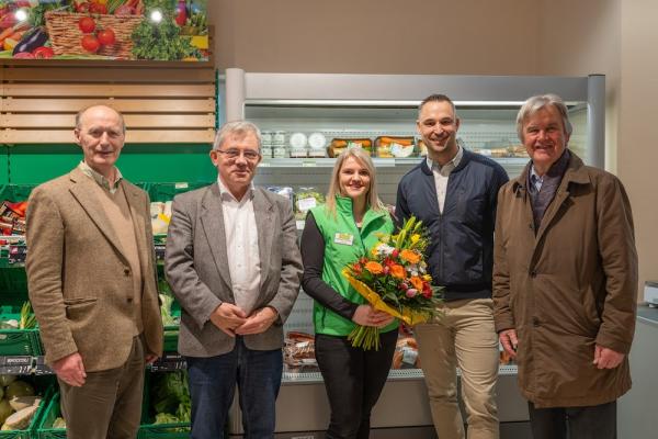 Foto v.l.: Bgm. Mag. Martin Gudenus, Monopolstellenleiter der Monopolverwaltung Prok. Dr. Ernst Koreska, Filialleiterin Madeleine Doppler, Vertriebsleiter Marco Seitinger, Mag. Herbert Kiennast