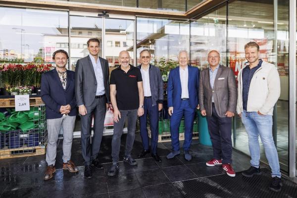 Thomas Philipps eröffnet ersten Markt in Tirol Am 6. Mai eröffnet Thomas Philipps, Österreichs einziger Discounter mit Gartenschwerpunkt, seinen ersten Markt in Tirol und damit größten Standort in Westösterreich. In Wörgl warten mehr als 18.000 Produkte und wöchentlich 200 neue Aktions- und Saisonartikel für Garten, Haushalt, Hobby, Haustier und den täglichen Bedarf zum Dauertiefpreis. 