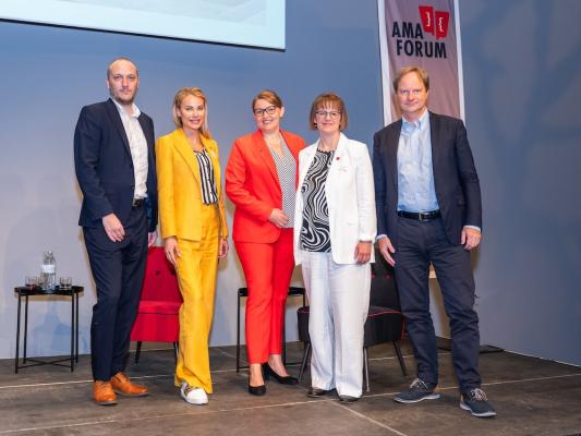 Kommunikationswissenschaftler Christian Dürnberger, Karin Neumaerker, Geschäftsführerin der AUMAERK Fleischmanufaktur, AMA-Marketing Geschäftsführerin Christina Mutenthaler-Sipek, Micaela Schantl, Marktforschung AMA-Marketing und Wissenschaftler Peer Ederer.