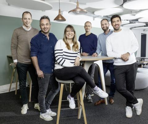 Die Unternehmensgründer Marco Cerqui und Sandro Strebel übergeben die operative Führung an das neue Management-Team. v.l.n.r.: Raphael Thommen, Sandro Strebel, Simone Kühn, Marco Cerqui, Jürg Egli, Juan-Pablo Schmid