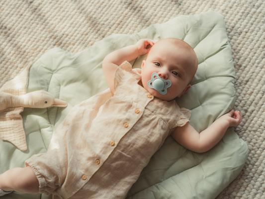 Mit einer neuen Schnuller-Generation, hergestellt aus hochwertigem Naturkautschuk, setzt MAM erneut Maßstäbe im Bereich der Babyprodukte.