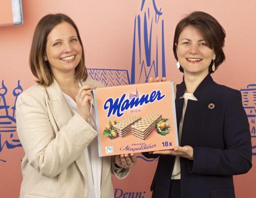 Karin Steinhart (li.), Leiterin von Unternehmenskommunikation, ESG und Sponsoring bei Manner und ihre Kollegin Angela Reithuber, ESG-Managerin bei Manner.