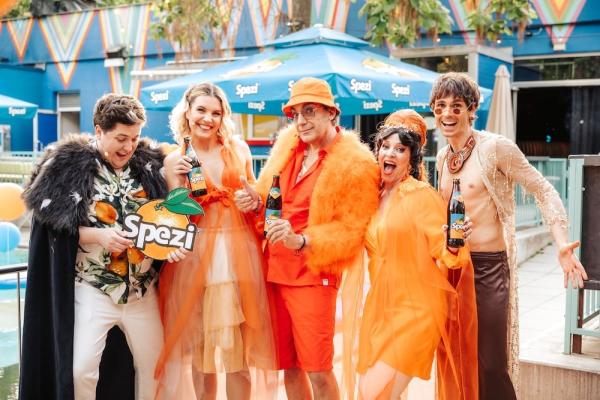 Almdudler und Spezi veranstalteten erstmals gemeinsam ein Afterwork-Event und feierten damit die Zusammengehörigkeit der beiden Marken.