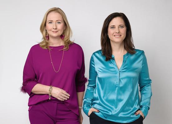 Mag. Susanne Seher und Mag. Helga Töpfl, beide Geschäftsführende Gesellschafterinnen bei Seher + Partner, sind überzeugt, dass es am Arbeitsmarkt und in den Führungsetagen der Unternehmen ein Umdenken braucht: Arbeitnehmer:innen 55+ sind gefragt und werden zu Gamechangern.